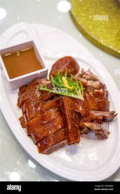  Cantonese-Style Roast Goose: Uma Explosão de Sabores Tradicionais Que Despertam a Alma!